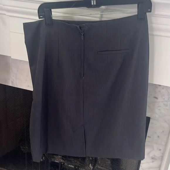 H&M Charcoal Grey Skirt NWT - Picture 2 of 3